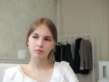 girl
        hildgaillard cam image #6741581