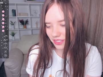 girl
        kristi_zenn cam image #3157555