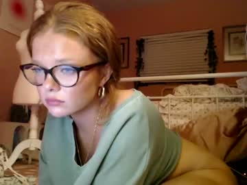girl
        lolasyren cam image #2527092