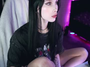 girl
        uindi cam image #5621501