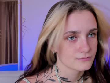 girl
        chloe_noris cam image #4529974