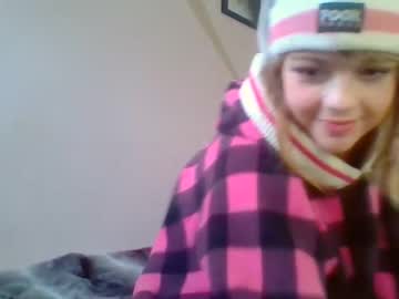 girl
        littlelabrat cam image #3501652