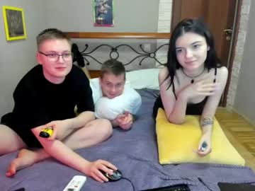 couple Nude Cam Girls Playing Games with sambradleyy