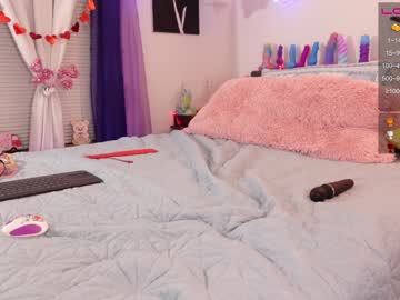 girl
        emmasky69 cam image #716637