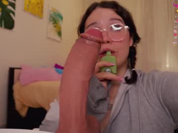 girl
        chery_lady22 cam image #1631167