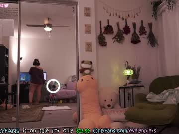 girl
        evelynpiers cam image #1277505