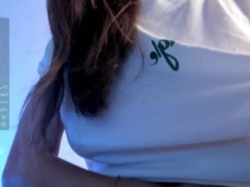 girl
        elliehunt cam image #2211647