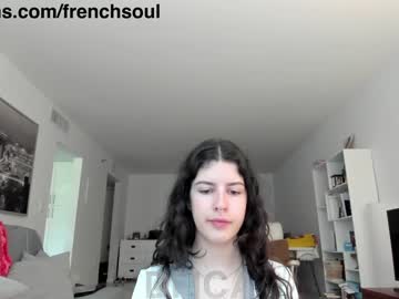 girl
        frenchava cam image #4204266