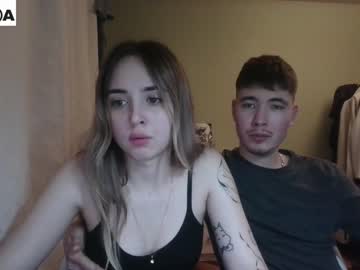 couple
        bananass_friends cam image #3574045