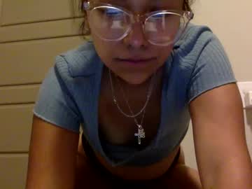 girl
        rleah832 cam image #4869850