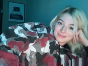 girl
        thtqunt cam image #3387456
