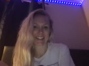 girl
        eveandtheforbiddenfruit cam image #3994477