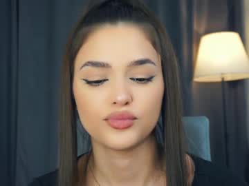girl
        zarabeamer cam image #6799643