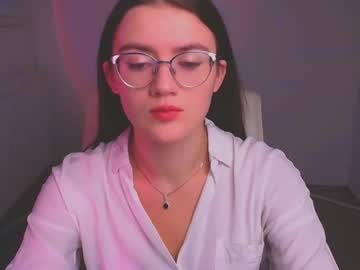 girl
        ketrin_pirsss cam image #5366280