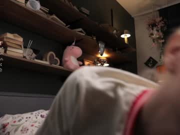 girl
        kateharrise cam image #5538859