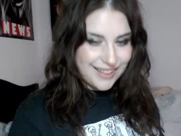 girl
        haylihaze cam image #6457546
