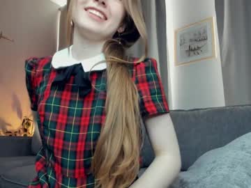 girl
        kati_more cam image #4389511