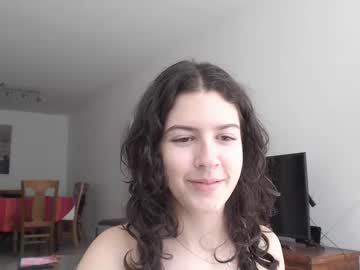 girl
        frenchava cam image #2316497