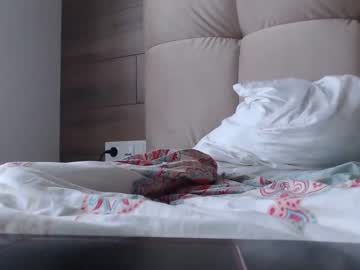 girl
        dyafirst cam image #1611114