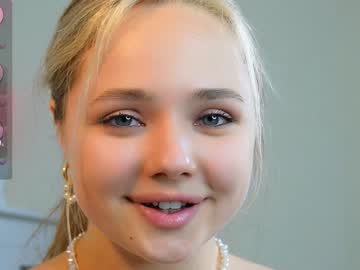 girl
        molly__meow cam image #3983625