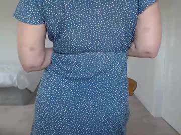 girl
        mallinia cam image #6468475