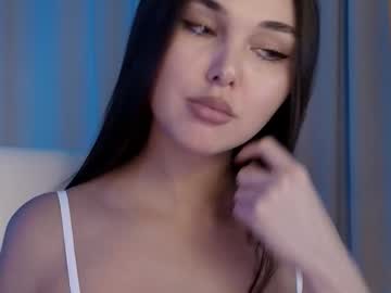 girl
        hollyextra cam image #6260772