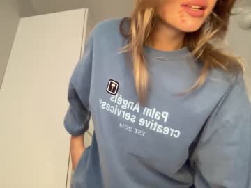 girl
        angel_from_sky cam image #1201733
