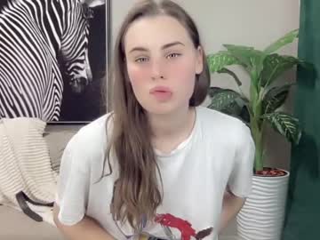 girl Nude Cam Girls Playing Games with vivi_an1