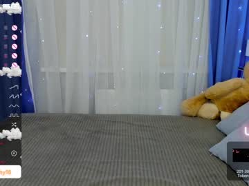 girl
        emmika_ cam image #1239062