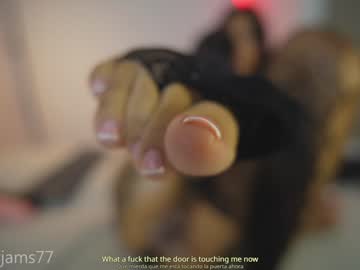 girl
        mollyjams77 cam image #6091158