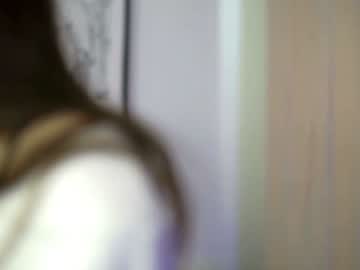 girl
        peek_in_my_window cam image #4350685