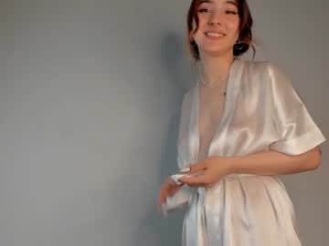 girl
        evadolphin cam image #1528634