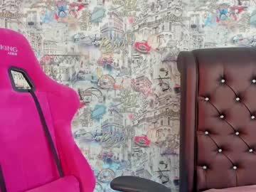 girl
        angelina_new cam image #1659872