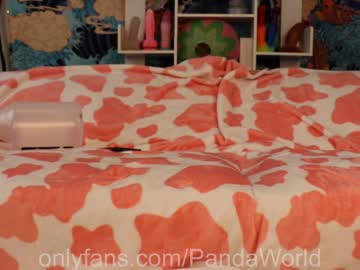 couple
        pandaworldcb cam image #4564977