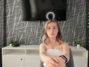 girl
        lynnatlee cam image #3944469