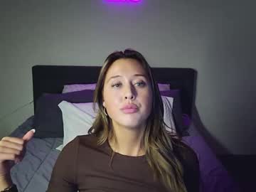 girl
        lunaaluvv cam image #6220540