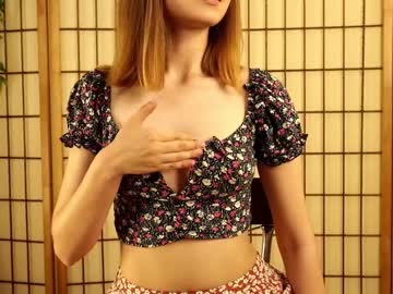girl
        maureenhaith cam image #4227604