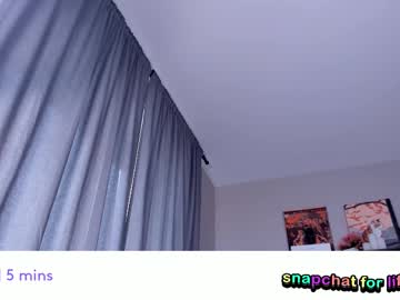 girl
        vivian_qwerty cam image #6587622