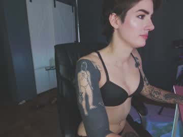 girl
        aynmarie cam image #2519402
