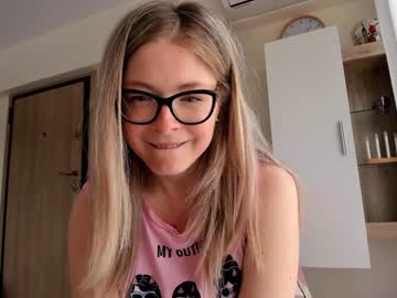 girl
        bestgirl_ofthe_neighborhood cam image #1597461