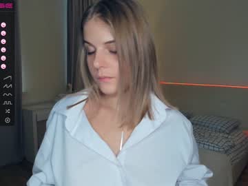 girl
        erline_may cam image #3721633