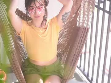 girl
        lizmreow cam image #6548520