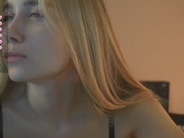 girl
        2girls_1dream cam image #6023240