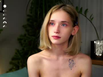 girl
        taitehambelton cam image #6049522