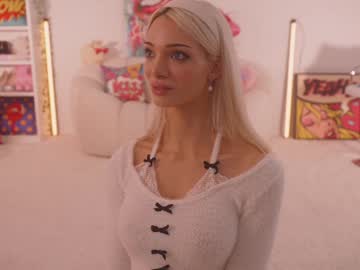 girl
        bunnydollstella cam image #5183509
