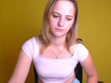 girl
        molly_lyyy cam image #5354178