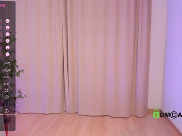 girl
        lonelyflowerr cam image #2502072