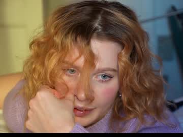 girl
        ellaa91 cam image #3427638