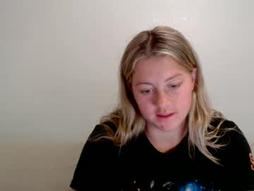 girl
        beccafields cam image #1192284