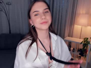 girl
        moiracutsforth cam image #3771129